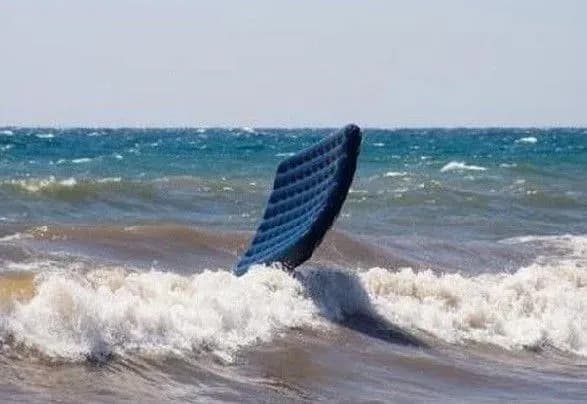На Запоріжжі трьох відпочивальників віднесло у відкрите море