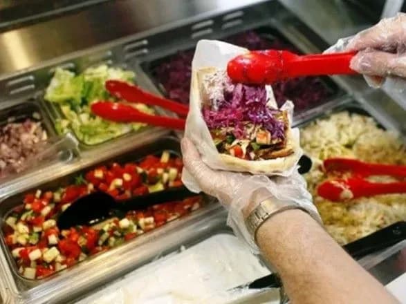 Демонтовано МАФи, причетні до масового отруєння шаурмою у Києві