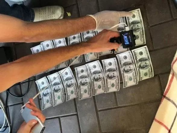 Двух чиновников Криворожья будут судить за взятку 7,7 тысячи долларов