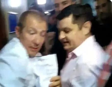 У суді сталася штовханина між адвокатом Януковича і поліцією