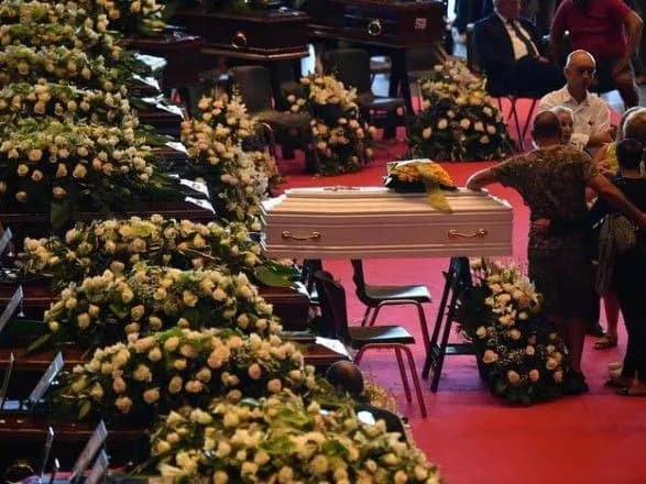 Похорони 19 жертв обвалу мосту пройшли у Генуї