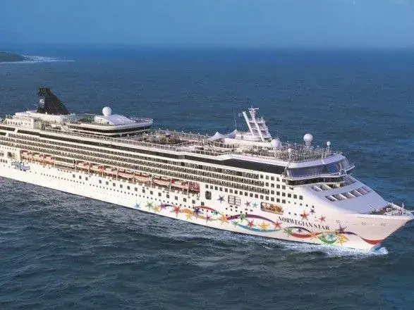 Британка випала за борт круїзного лайнера і провела в морі 10 годин