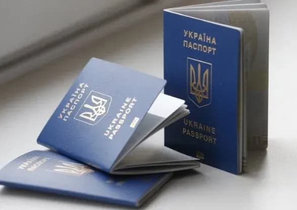 Представництво Президента в АРК: дітям політв'язнів видадуть закордонні паспорти