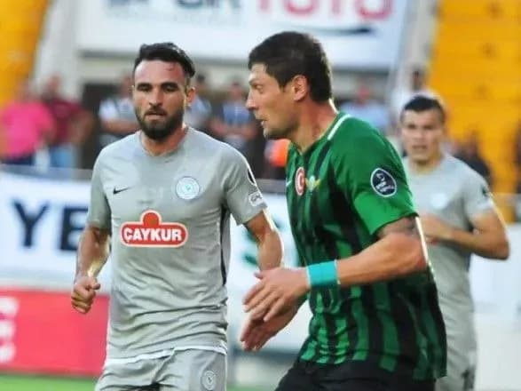 Форварда збірної України вилучили за плювок у суперника в чемпіонаті Туреччини