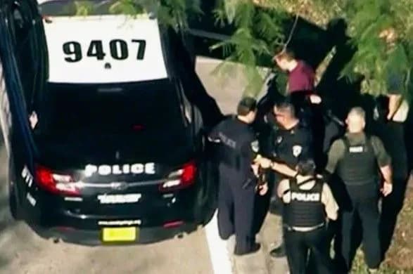 Один із підозрюваних у стрільбі у Флориді мертвий