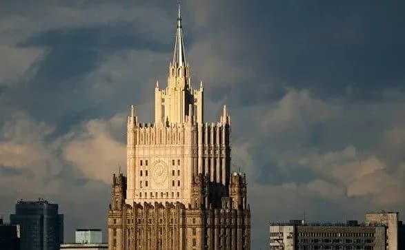 Санкции не способны заставить Россию свернуть с избранного пути - МИД РФ