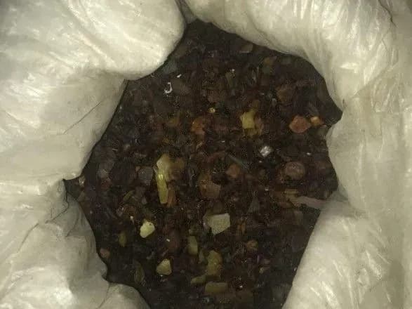 На Рівненщині в BMW виявили понад 90 кілограмів бурштину