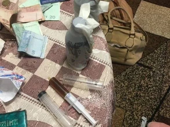 На Миколаївщині поліція зі спецназом штурмом брали будинок подружжя-наркоторгівців