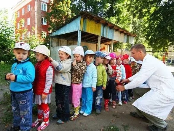 У МОН розповіли, як збираються ліквідовувати черги до дитсадків