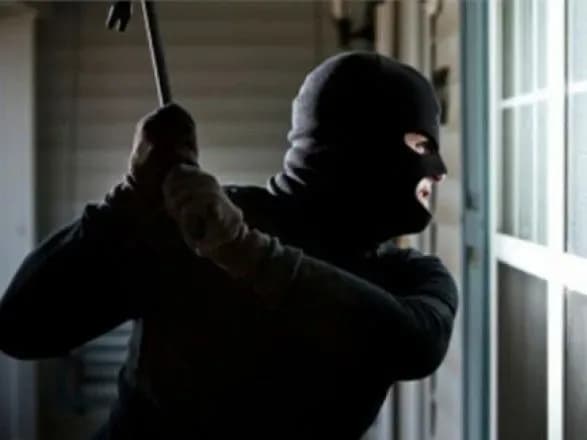 Невідомі скоїли розбійний напад на черкаського депутата