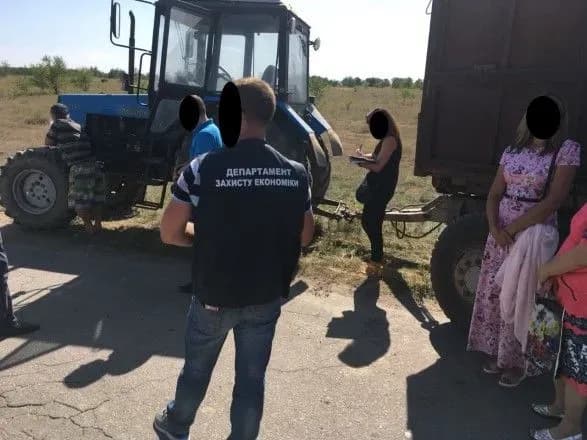 Голову сільради на Херсонщині викрили на хабарі: вимагав врожай та землю