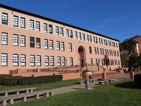 Під час стрілянини в школі в Сан-Франциско постраждала одна людина