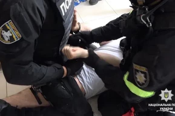 У Києві знешкодили банду наркоділків, яка збувала зброю із зони АТО