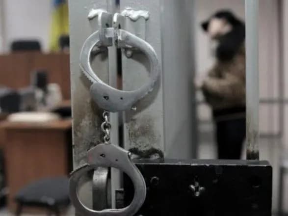 Підозрюваного у торгівлі зброєю через інтернет взято під варту