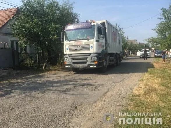 На Закарпатті сміттєвоз смертельно травмував 81-річного чоловіка