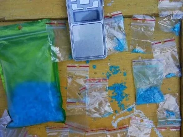 На Херсонщині матір із сином збували психотропи та наркотики