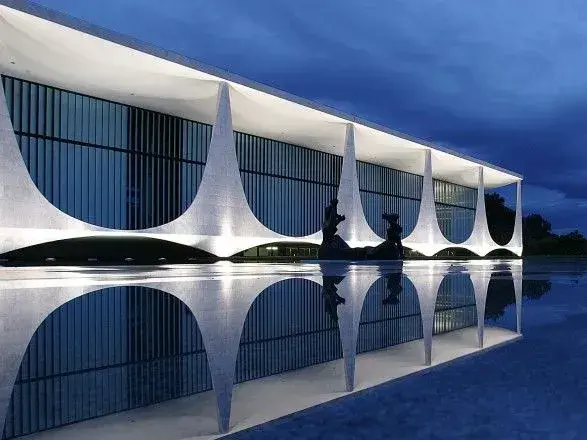 Доповідач суду закликав колег відмовити Лулі да Сілві в праві балотуватися в президенти