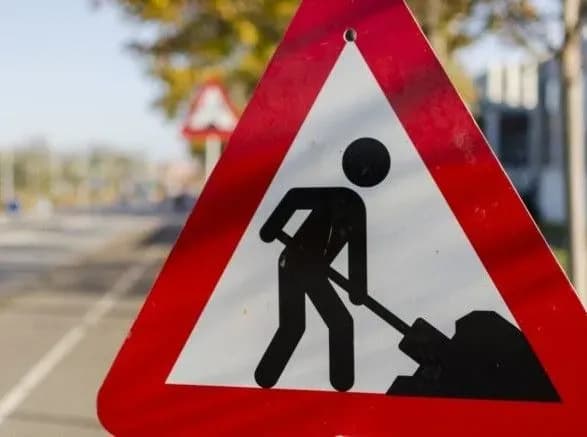 Улицу на Печерске не успели отремонтировать вовремя