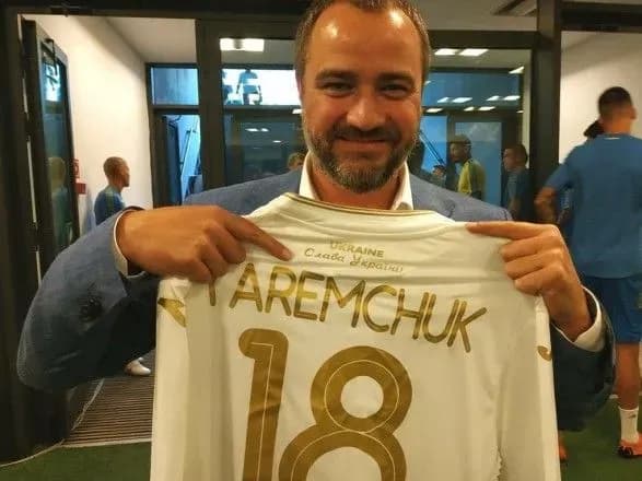 На форме национальной футбольной сборной появилась надпись "Слава Украине"