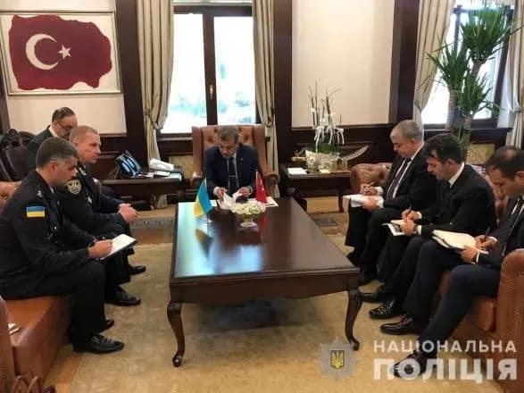 Україна і Туреччина разом ловитимуть “злодіїв у законі"