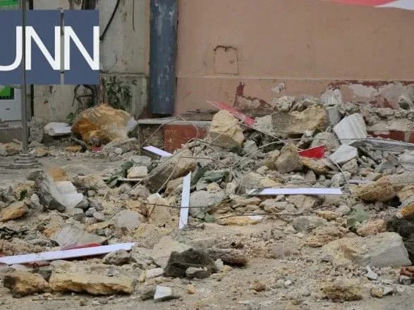 У центрі Одеси обвалилася частина фасаду старовинної будівлі