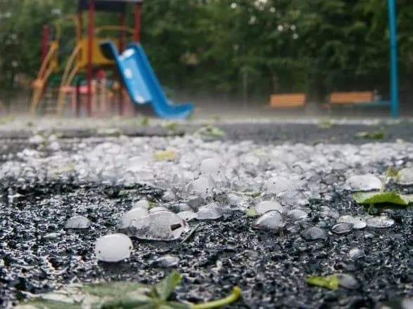 Жителів півдня України попередили про град