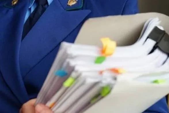 Депутату, з родини якого забрали виснаженого хлопчика, підписали підозру