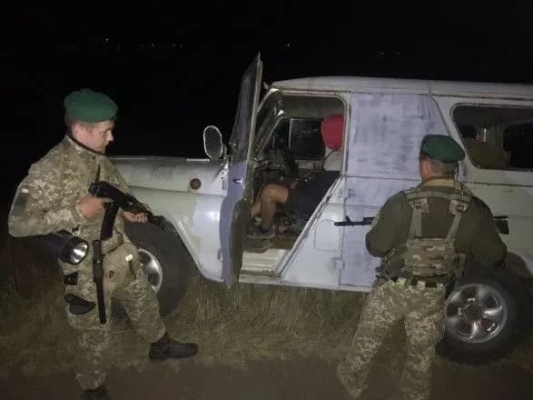 Українця спинили при спробі вивезти до РФ деталі двигуна