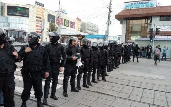 Близько 300 осіб затримали у РФ під час акцій протесту, журналістку побили кийком