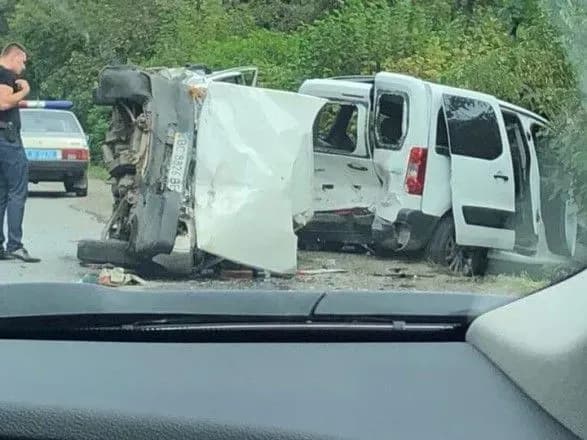 На Львівщині зіткнулися автівки: серед постраждалих є дитина