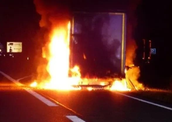 Біля курортного міста на Закарпатті горіла вантажна фура