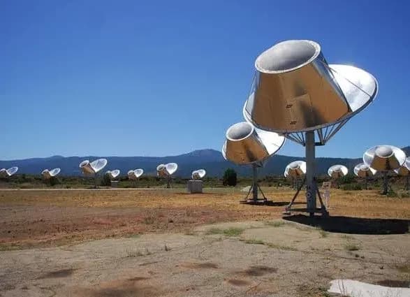 Ученые обнаружили странные сигналы из галактики в 3 млрд световых лет