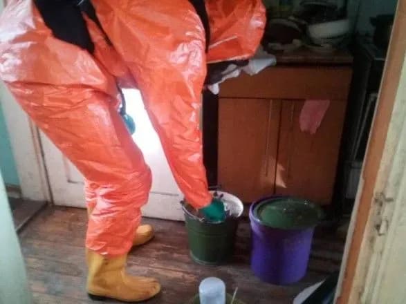 У житловому будинку у Львові розлили соляну кислоту