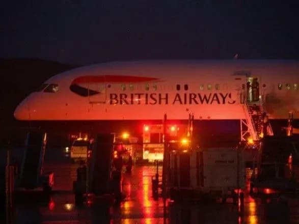 Самолет экстренно сел в Канаде из-за задымления в кабине пилота