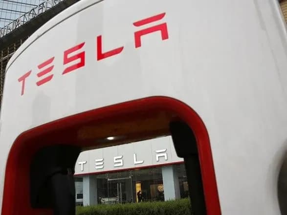Після невдалого оновлення автопілот Tesla перестав працювати