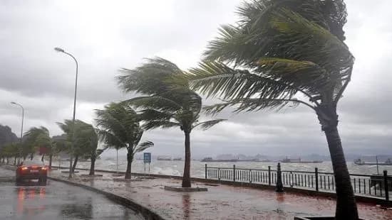 У Китаї з'явилися перші жертви супертайфуну