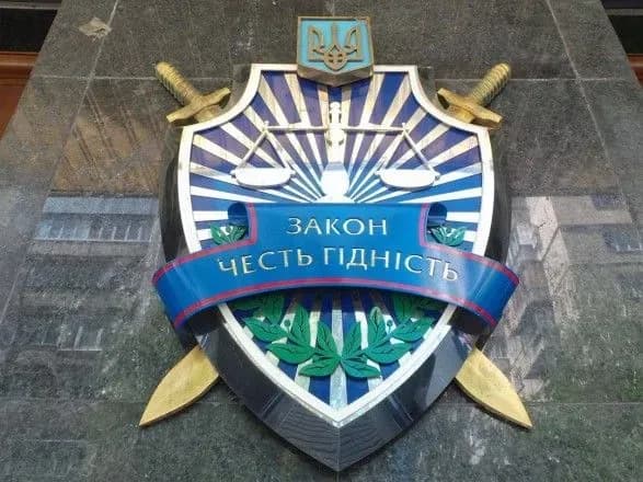 Двое должностных лиц Одесской таможни требовали взятку за эксплуатацию склада