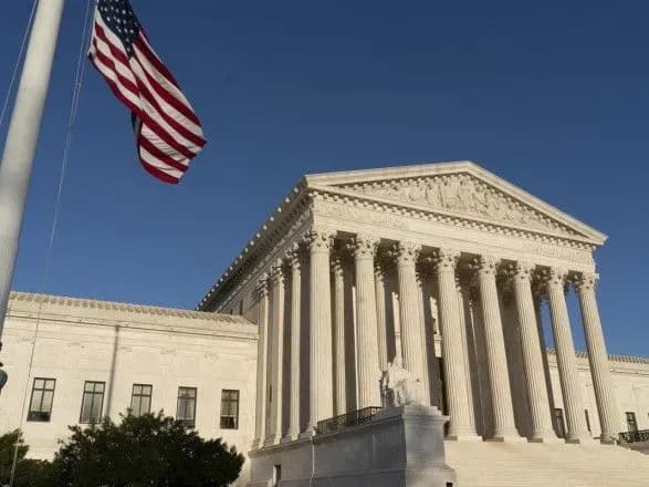 CNN: женщина, которая обвинила кандидата в Верховный суд США, просит ФБР провести расследование