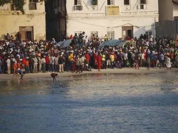 Під час аварії порома в Танзанії загинули 44 людини