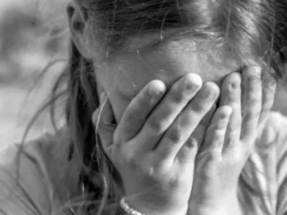 У Сумській області репетитор під час уроків розбещував неповнолітню