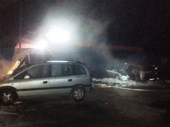 У Житомирі на автостоянці згоріло чотири машини