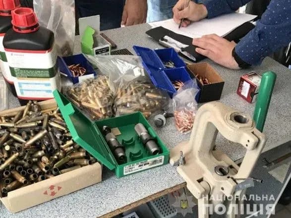 У Краматорську на ринку підпільно виробляли та продавали боєприпаси