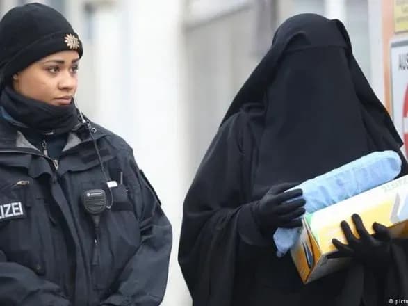 Ще один кантон Швейцарії заборонить носити паранджу