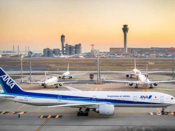 Майже 200 авіарейсів скасовано в Японії через тайфун "Трамі"