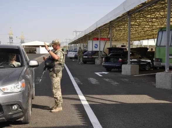 Минулої доби через КПВВ на Донбасі прослідувало 37 тис. осіб
