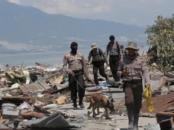 В Индонезии после землетрясения проснулся вулкан: появилось видео