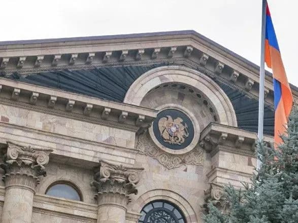 Президент Вірменії відправив у відставку відразу шістьох міністрів