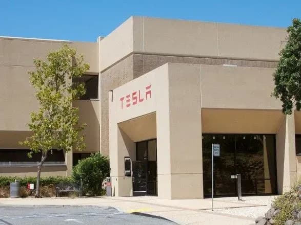 Суд в США зажадав представити обґрунтування домовленості Tesla з регулятором