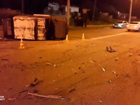 У Запоріжжі сталася ДТП: один із легковиків перекинувся на бік