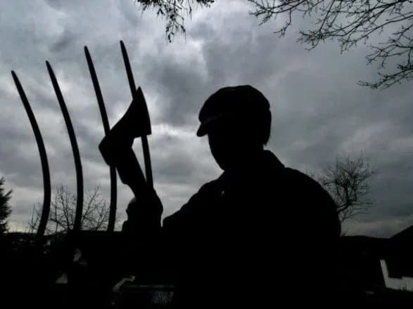 На Полтавщині двоє братів напали з вилами, ножами і собакою на поліцейських